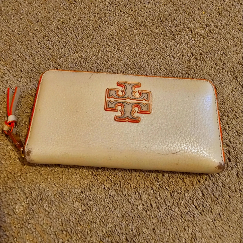 Tory Burch ziparound wallet